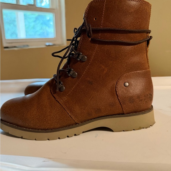 The North Face Women's Tan Lace-Up Boots size 8 - Picture 1 of 11